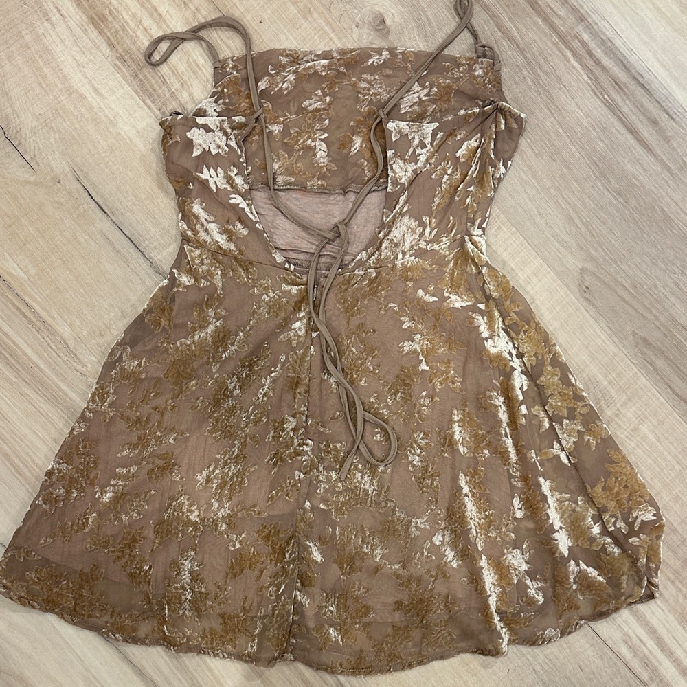 Le Lis Floral Velvet Mini Dress - Picture 2 of 5
